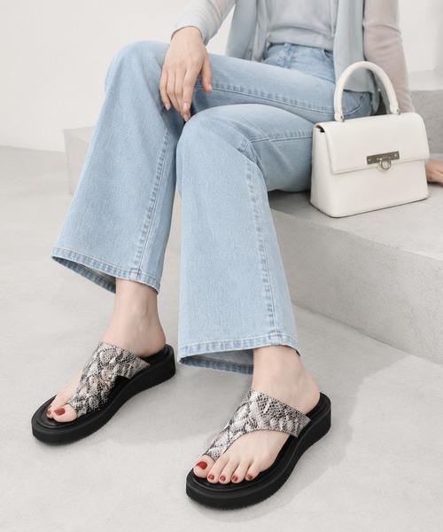 coca（ANDEX shoes product）（コカ）の「coca / コカ　ボリュームソール　厚底　トングサンダル　122010（サンダル・レディース・ホワイト/ブラック/ブラック系その他・LL/M/L/S）」の8枚目の写真