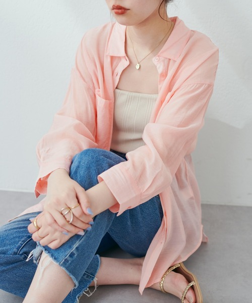 natural couture(ナチュラルクチュール)の「色違いで持っていたいアイテム ダブルポケットシアーシャツ(シャツ/ブラウス・レディース・チャコールグレー/ベージュ/オフホワイト/ピンク/グリーン/ライトベージュ・FREE)」の6枚目の写真