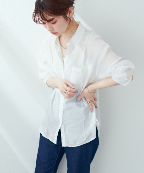 natural couture(ナチュラルクチュール)の「色違いで持っていたいアイテム ダブルポケットシアーシャツ(シャツ/ブラウス・レディース・チャコールグレー/ベージュ/オフホワイト/ピンク/グリーン/ライトベージュ・FREE)」の9枚目の写真