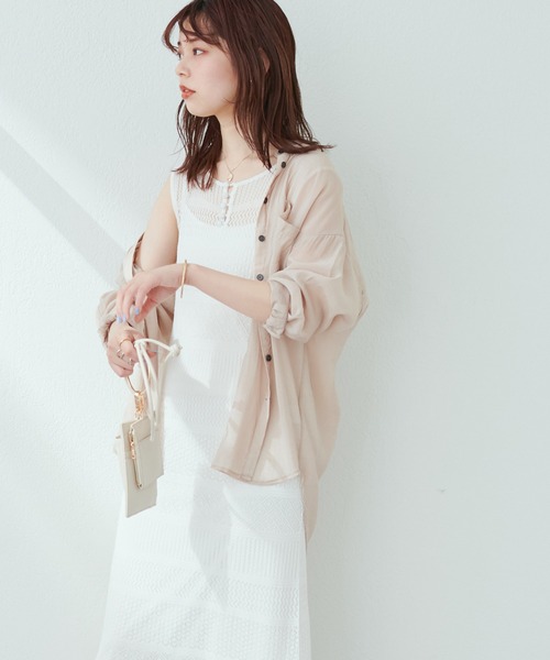 natural couture(ナチュラルクチュール)の「色違いで持っていたいアイテム ダブルポケットシアーシャツ(シャツ/ブラウス・レディース・チャコールグレー/ベージュ/オフホワイト/ピンク/グリーン/ライトベージュ・FREE)」の20枚目の写真