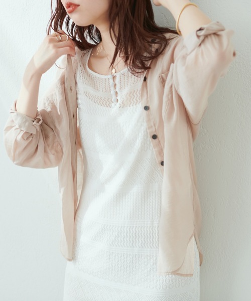 natural couture(ナチュラルクチュール)の「色違いで持っていたいアイテム ダブルポケットシアーシャツ(シャツ/ブラウス・レディース・チャコールグレー/ベージュ/オフホワイト/ピンク/グリーン/ライトベージュ・FREE)」の19枚目の写真