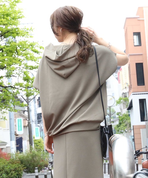 HONEYSUCKLE ROSE（ハニーサックルローズ）の「【HONEYSUCKLE ROSE】ハーフジップノースリパーカー（その他トップス・レディース・カーキブラウン/ダークグレー/パープル・L/M）」の6枚目の写真