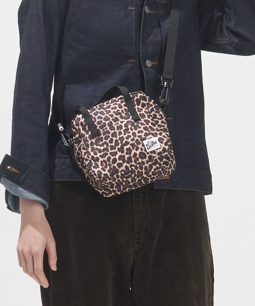 Drifter（ドリフター）の「SQUARE MINI BAG／スクエアミニバッグ（ショルダーバッグ・レディース・ブラック/ダークグリーン/ブルー/ブラック系その他/レオパード/ゼブラ/ホワイト系その他/レモンイエロー/ドット・FREE）」の7枚目の写真