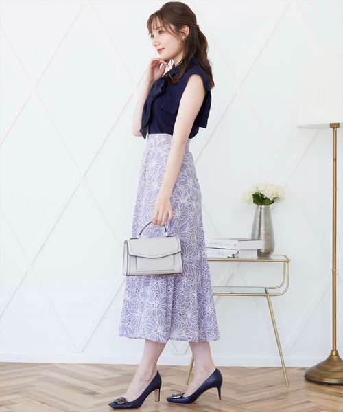 SWINGLE（スウィングル）の「ビッグフラワーレース６枚接ぎフレアスカート（スカート・レディース・ラベンダー/ライトベージュ・MEDIUM/SMALL）」の4枚目の写真