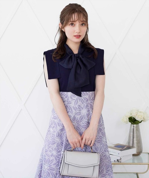 SWINGLE（スウィングル）の「ビッグフラワーレース６枚接ぎフレアスカート（スカート・レディース・ラベンダー/ライトベージュ・MEDIUM/SMALL）」の3枚目の写真