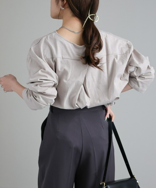 sakishimatokyo(サキシマトーキョー)の「バックボタンプルオーバー(Tシャツ/カットソー・レディース・ブラック/アイボリー/グレイッシュベージュ・FREE)」の19枚目の写真