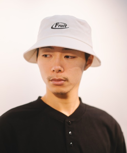 FRUIT OF THE LOOM(フルーツオブザルーム)の「EMBROIDERY BUCKET HAT type A(ハット・メンズ・ブラック/オフホワイト/ベージュ・FREE)」の2枚目の写真