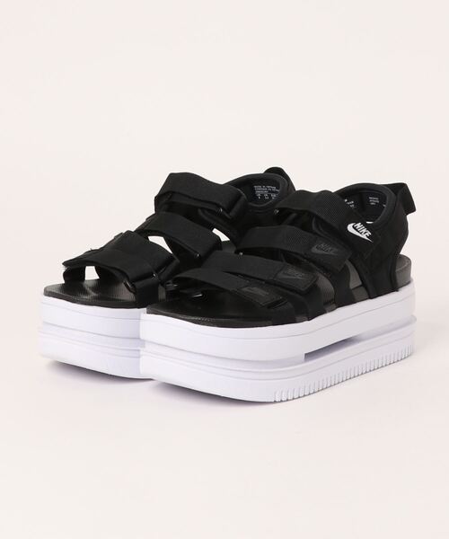 NIKE(ナイキ)の「【NIKE】DH0223-001 ナイキ ウィメンズ アイコン クラシック サンダル(サンダル・レディース・ブラック・23cm/25cm/24cm)」の1枚目の写真