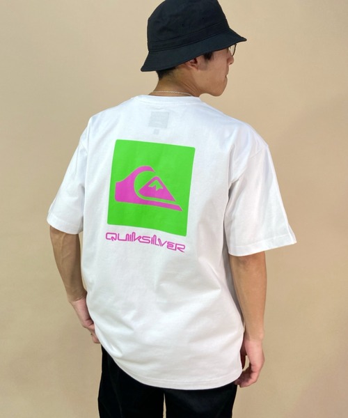 Quiksilver（クイックシルバー）の「【ムラサキスポーツ別注 】QUIKSILVER/クイックシルバー バックプリントTシャツ スクエアロゴ/ルーズシルエット クルーネックTシャツ/QUIK NEONBOX ST/QST231618M（Tシャツ/カットソー・メンズ・ブラック/ホワイト×グリーン/ホワイト×ブラック・XL/L/M）」の2枚目の写真