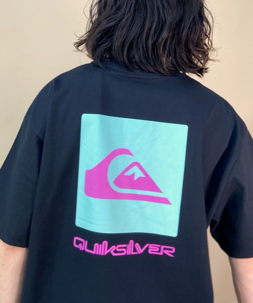 Quiksilver（クイックシルバー）の「【ムラサキスポーツ別注 】QUIKSILVER/クイックシルバー バックプリントTシャツ スクエアロゴ/ルーズシルエット クルーネックTシャツ/QUIK NEONBOX ST/QST231618M（Tシャツ/カットソー・メンズ・ブラック/ホワイト×グリーン/ホワイト×ブラック・XL/L/M）」の3枚目の写真