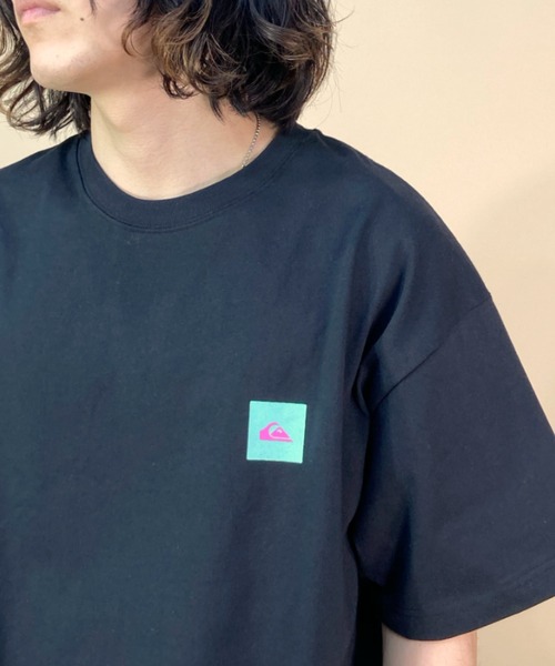 Quiksilver（クイックシルバー）の「【ムラサキスポーツ別注 】QUIKSILVER/クイックシルバー バックプリントTシャツ スクエアロゴ/ルーズシルエット クルーネックTシャツ/QUIK NEONBOX ST/QST231618M（Tシャツ/カットソー・メンズ・ブラック/ホワイト×グリーン/ホワイト×ブラック・XL/L/M）」の8枚目の写真
