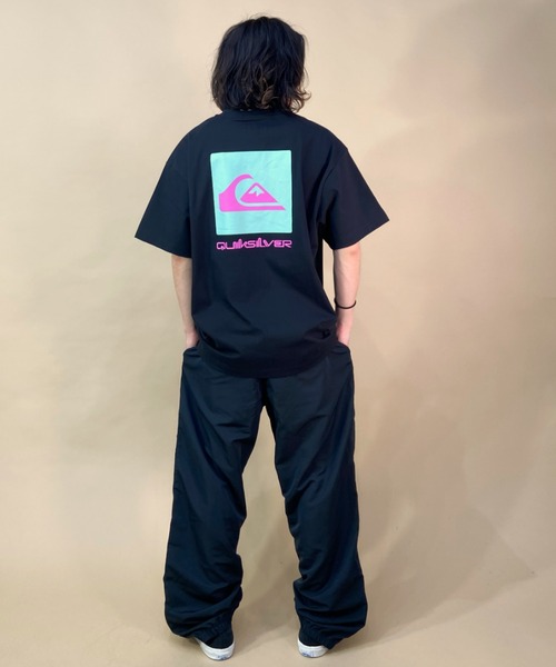 Quiksilver（クイックシルバー）の「【ムラサキスポーツ別注 】QUIKSILVER/クイックシルバー バックプリントTシャツ スクエアロゴ/ルーズシルエット クルーネックTシャツ/QUIK NEONBOX ST/QST231618M（Tシャツ/カットソー・メンズ・ブラック/ホワイト×グリーン/ホワイト×ブラック・XL/L/M）」の6枚目の写真