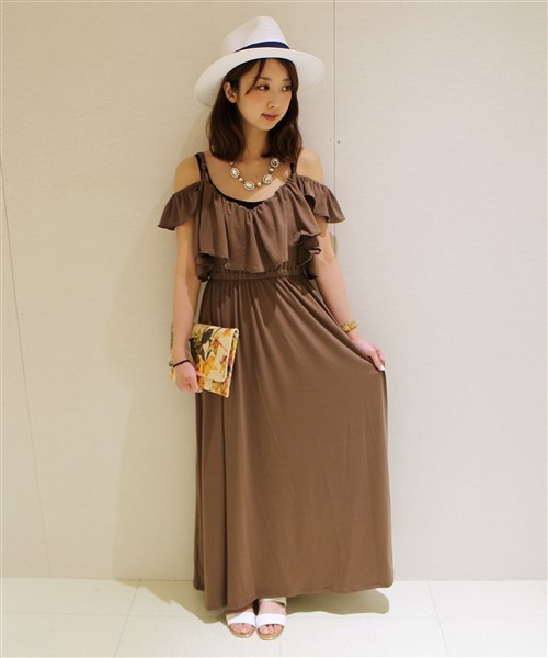 LIMITLESS LUXURY（リミットレスラグジュアリー）の「フリルマキシワンピース。（ワンピース・レディース・ベージュ/グリーン/ネイビー/ピンク/グレー/ブラック/ブラウン・FREE）」の3枚目の写真