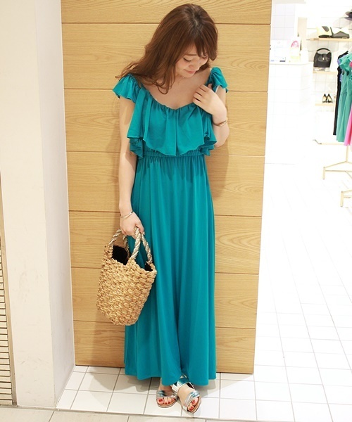 LIMITLESS LUXURY（リミットレスラグジュアリー）の「フリルマキシワンピース。（ワンピース・レディース・ベージュ/グリーン/ネイビー/ピンク/グレー/ブラック/ブラウン・FREE）」の5枚目の写真