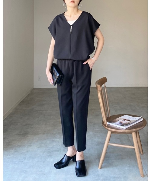 She's Closet(シーズクローゼット)の「【低身長向け/高身長向けサイズあり】深vネックパールジレベスト&パンツスタイルセットアップ(セットアップ・レディース・ブラック/グレイッシュベージュ・FREE/TALL/SHORT)」の6枚目の写真