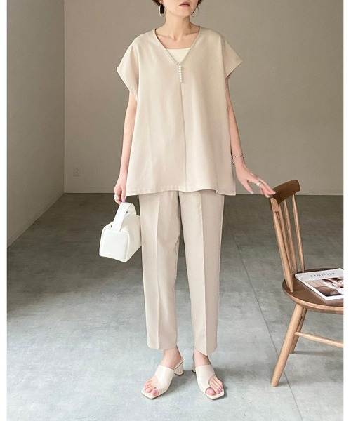 She's Closet(シーズクローゼット)の「【低身長向け/高身長向けサイズあり】深vネックパールジレベスト&パンツスタイルセットアップ(セットアップ・レディース・ブラック/グレイッシュベージュ・FREE/TALL/SHORT)」の5枚目の写真