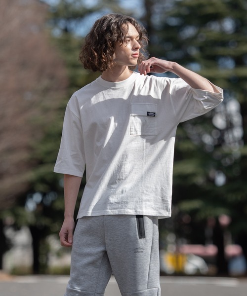 OUTDOOR PRODUCTS APPAREL(アウトドアプロダクツアパレル)の「USAコットン フラップポケット ビッグシルエット Tシャツ(Tシャツ/カットソー・メンズ・ホワイト/ブラウン/ブルー系その他/チャコールグレー/ブラック/カーキ・MEDIUM/LARGE/X-LARGE)」の7枚目の写真