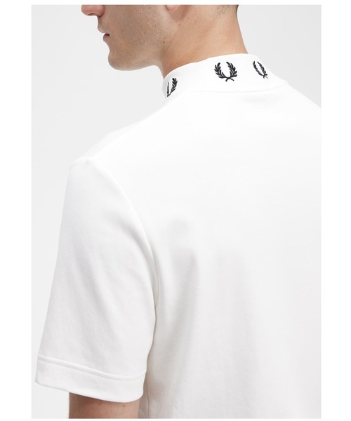 フレッドペリー Laurel Wreath Highneck T-Shirt Fred Perry Men's Laurel Wreath High Neck T-Shirt in Black