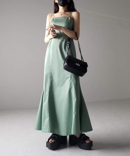 me+em select（ミームセレクト）の「※※【 選べる３サイズ／７色展開 】ハイウエストマキシロングマーメイドキャミワンピース（ワンピース・レディース・ネイビー/ベージュ/ブルーグレー/ブラック/アイボリー/グリーン/ブルー・SMALL/LARGE/MEDIUM）」の5枚目の写真