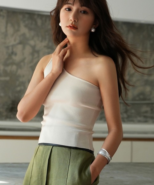 SAISON DE PAPILLON(セゾンドパピヨン)の「ワンショルダーニットタンクトップ(タンクトップ・レディース・ブルー/ブラック/アイボリー/カーキ/ピンク/チャコール・S/M/L)」の8枚目の写真