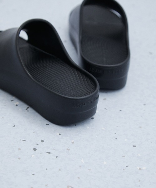 ADAM ET ROPE'(アダムエロペ)の「チャンキーシャワーサンダル(サンダル・レディース・ブラック/ダークブラウン・L/M/S)」の5枚目の写真