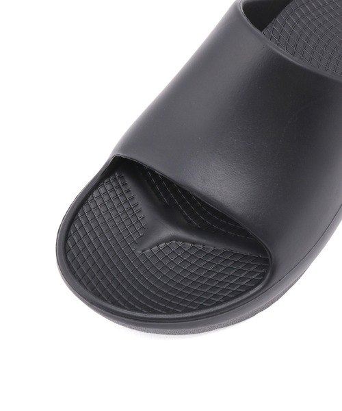 ADAM ET ROPE'(アダムエロペ)の「チャンキーシャワーサンダル(サンダル・レディース・ブラック/ダークブラウン・L/M/S)」の6枚目の写真