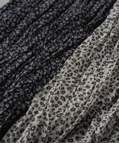 PUAL CE CIN(ピュアルセシン)の「小花プリントクリンクルスカート(スカート・レディース・ベージュ/ブラック・FREE)」の7枚目の写真