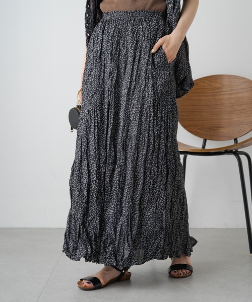 PUAL CE CIN(ピュアルセシン)の「小花プリントクリンクルスカート(スカート・レディース・ベージュ/ブラック・FREE)」の5枚目の写真