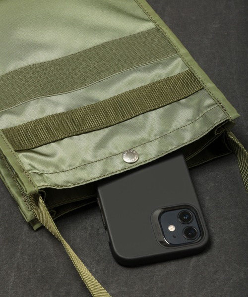 WALK IN CLOSET（ウォークインクローゼット）の「W FACE FLIGHT SHOULDER BAG - 3POCKET（ショルダーバッグ・メンズ・カーキ/ブラック/ネイビー/カーキブラウン・ONE SIZE）」の5枚目の写真