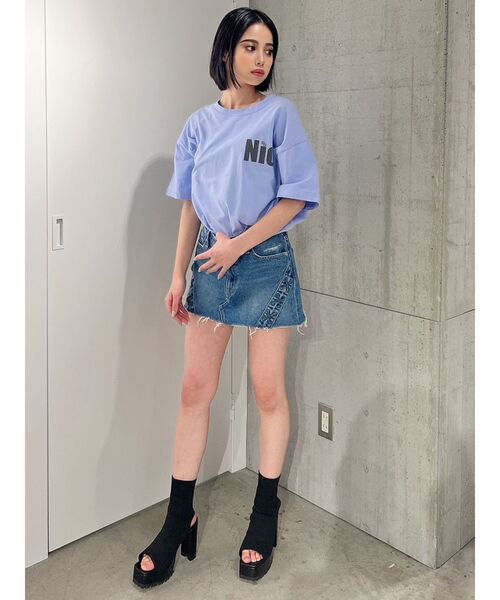 GYDA(ジェイダ)の「ハイウエストレースアップスカートライクデニムショートパンツ(デニムスカート・レディース・ブルー/ライトブルー・SMALL/MEDIUM)」の4枚目の写真
