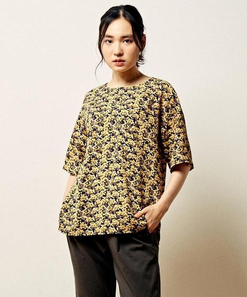 MELROSE claire（メルローズ クレール）の「【ビックポケットとレトロフラワープリントのブラウス】（シャツ/ブラウス・レディース・ネイビー/ブラウン・FREE）」の2枚目の写真