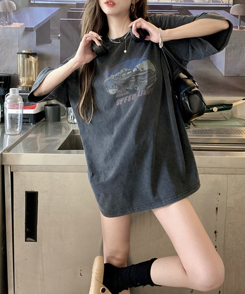 c.u.l(シーユーエル)の「古着風 ウォッシュド加工 オーバーサイズプリントTシャツ culw524(Tシャツ/カットソー・レディース・ブラック・FREE)」の3枚目の写真