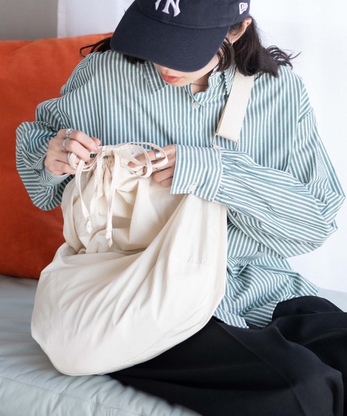 WEGO（ウィゴー）の「WEGO/ドロストBIGショルダー（ショルダーバッグ・レディース・スミクロ/ライトグレー/オフホワイト・FREE）」の22枚目の写真