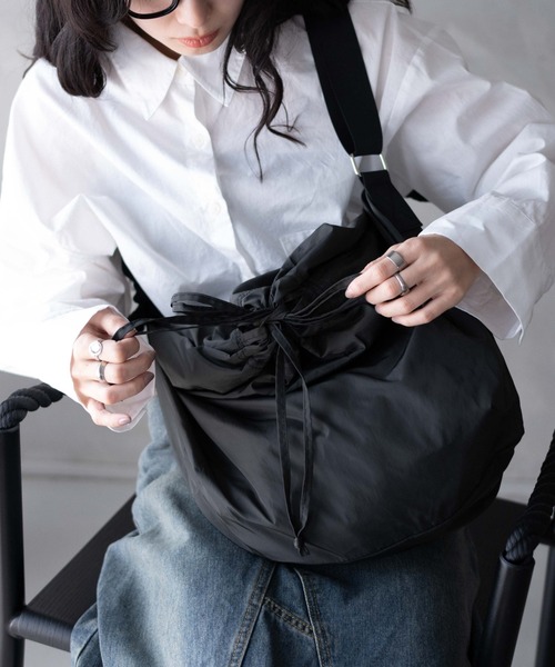 WEGO（ウィゴー）の「WEGO/ドロストBIGショルダー（ショルダーバッグ・レディース・スミクロ/ライトグレー/オフホワイト・FREE）」の20枚目の写真