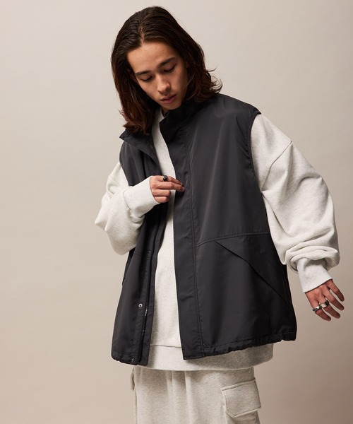 re_k by JUNRED（レクバイジュンレッド）の「re_k by JUNRED / スタンドカラーナイロンベスト（ナイロンジャケット・メンズ・ライトグレー/チャコールグレー・S/M/L）」の5枚目の写真