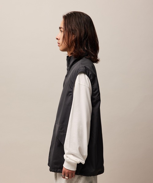 re_k by JUNRED（レクバイジュンレッド）の「re_k by JUNRED / スタンドカラーナイロンベスト（ナイロンジャケット・メンズ・ライトグレー/チャコールグレー・S/M/L）」の18枚目の写真