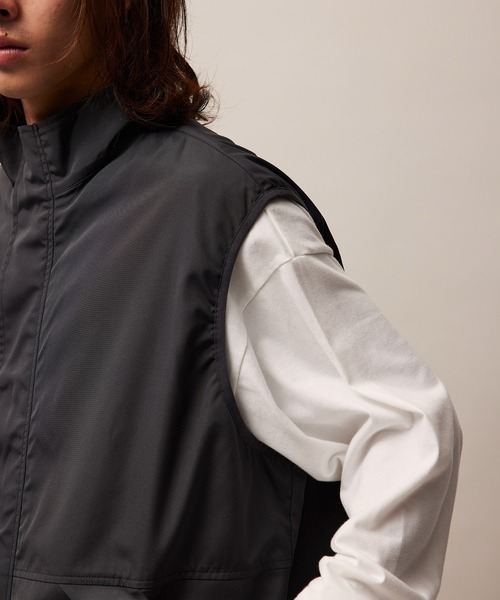 re_k by JUNRED（レクバイジュンレッド）の「re_k by JUNRED / スタンドカラーナイロンベスト（ナイロンジャケット・メンズ・ライトグレー/チャコールグレー・S/M/L）」の7枚目の写真