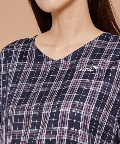 Arnold Palmer(アーノルドパーマー)の「チェック ティアード ブラウス(シャツ/ブラウス・レディース・ブラック/グレー・S/L/M)」の3枚目の写真