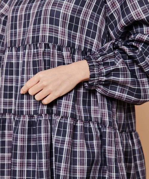 Arnold Palmer(アーノルドパーマー)の「チェック ティアード ブラウス(シャツ/ブラウス・レディース・ブラック/グレー・S/L/M)」の5枚目の写真