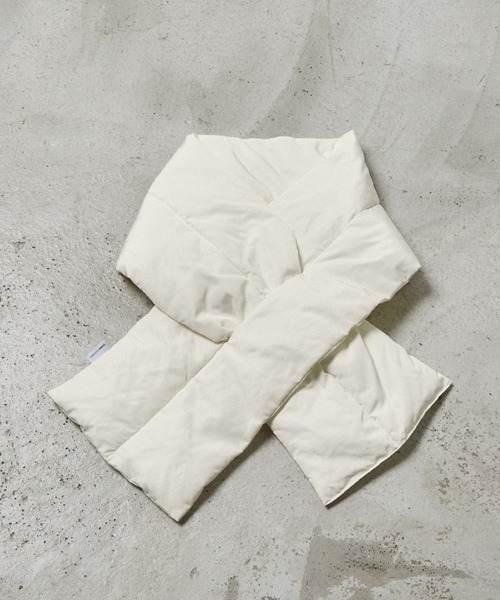 EMMA CLOTHES(エマクローズ)の「エコダウンマフラー EMMA CLOTHES(マフラー・メンズ・グレイッシュベージュ/ブラック/カーキ・FREE)」の11枚目の写真