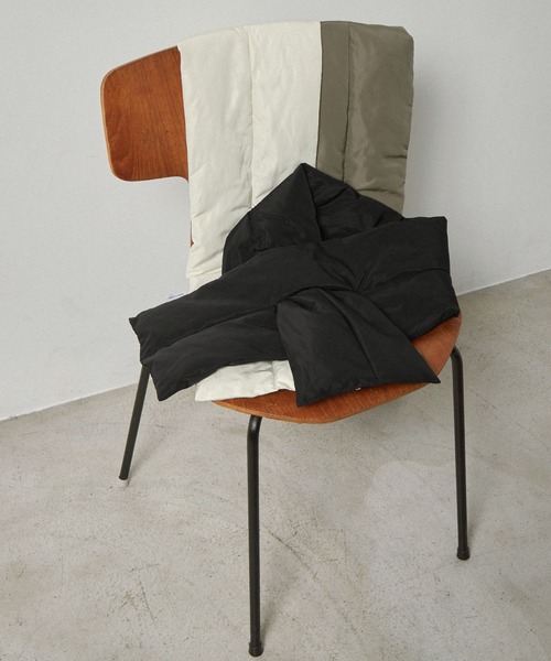 EMMA CLOTHES(エマクローズ)の「エコダウンマフラー EMMA CLOTHES(マフラー・メンズ・グレイッシュベージュ/ブラック/カーキ・FREE)」の13枚目の写真