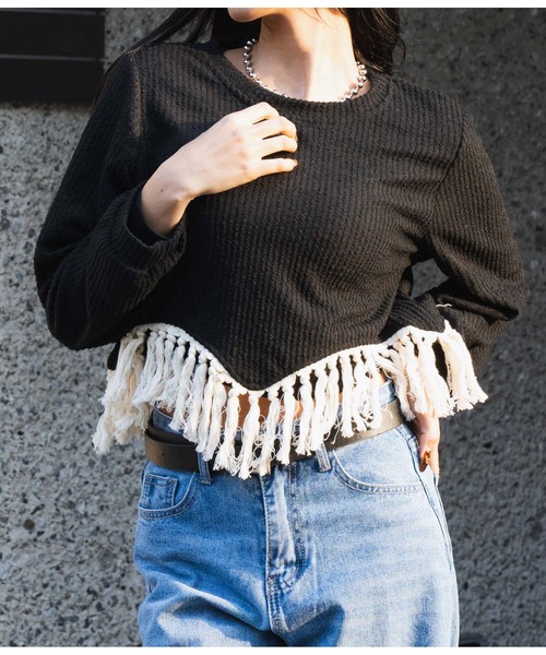 LATINA(ラティーナ)の「裾フリンジ ニットソー Uネック 長袖(ニット/セーター・レディース・ブラック・FREE)」の1枚目の写真