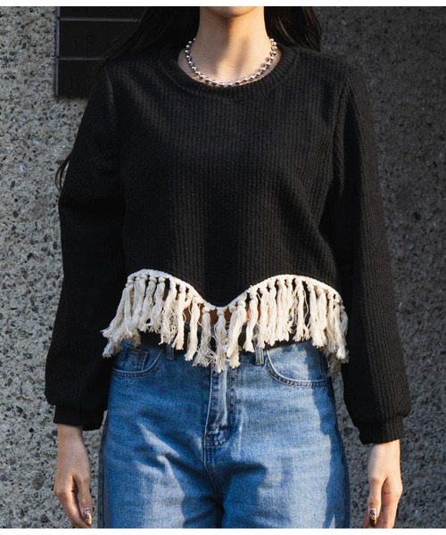 LATINA(ラティーナ)の「裾フリンジ ニットソー Uネック 長袖(ニット/セーター・レディース・ブラック・FREE)」の3枚目の写真