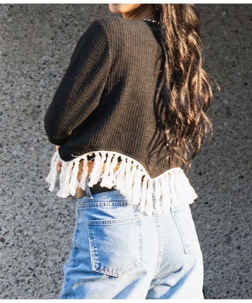 LATINA(ラティーナ)の「裾フリンジ ニットソー Uネック 長袖(ニット/セーター・レディース・ブラック・FREE)」の7枚目の写真