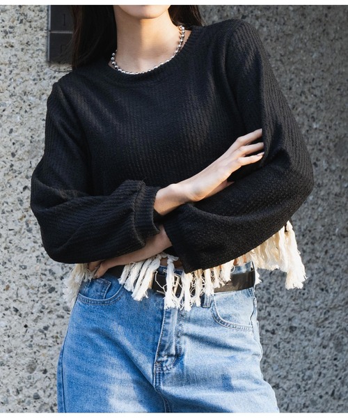 LATINA(ラティーナ)の「裾フリンジ ニットソー Uネック 長袖(ニット/セーター・レディース・ブラック・FREE)」の8枚目の写真
