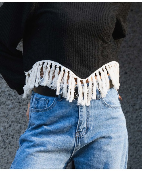 LATINA(ラティーナ)の「裾フリンジ ニットソー Uネック 長袖(ニット/セーター・レディース・ブラック・FREE)」の4枚目の写真