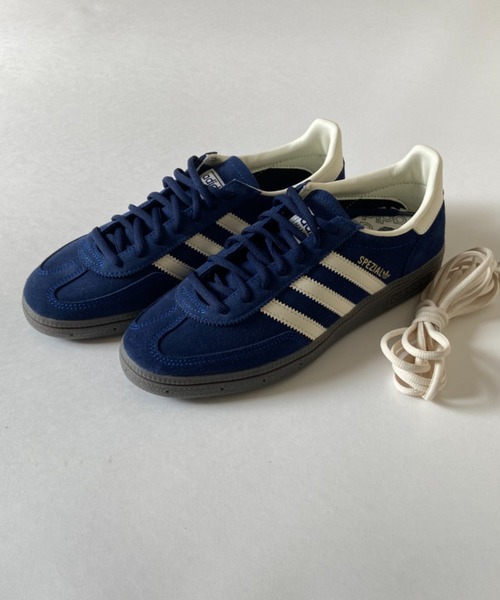 adidas（アディダス）の「adidas/アディダス　HANDBALL SPEZIAL（スニーカー・レディース・ブラック/ネイビー/ダークグリーン/ブルー/マスタード/ブラウン/シルバー/レッド/ブルー系・26cm/27cm/28cm/24.5cm/24cm/23cm）」の5枚目の写真