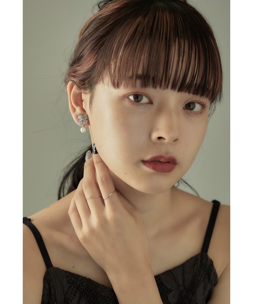 niana（ニアナ）の「ビジューフラワーパールイヤリング 結婚式 お呼ばれ アクセサリー（イヤリング・レディース・ゴールド/シルバー・FREE）」の6枚目の写真