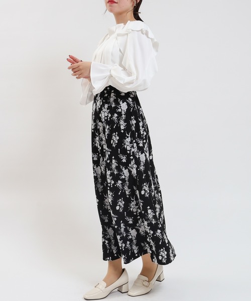 ASTORIA ODIER(アストリアオディール)の「2way花柄ロングスカート(スカート・レディース・ホワイト/ブラック・MEDIUM/LARGE)」の9枚目の写真