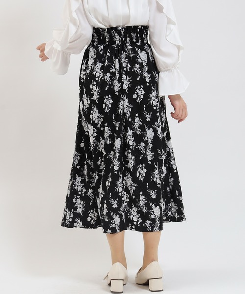 ASTORIA ODIER(アストリアオディール)の「2way花柄ロングスカート(スカート・レディース・ホワイト/ブラック・MEDIUM/LARGE)」の4枚目の写真